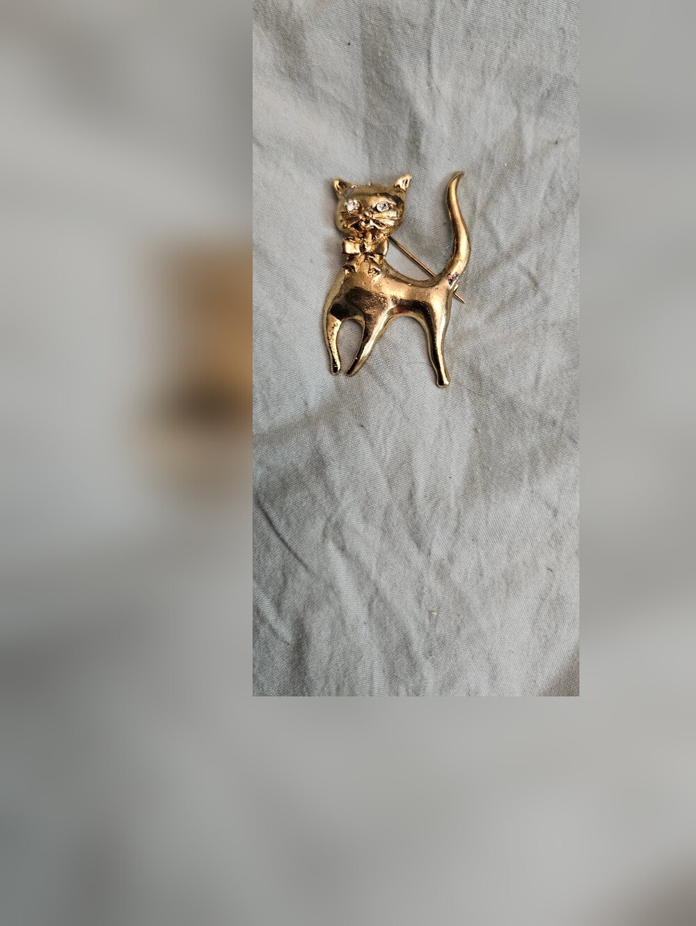 Gold Tone Cat Brooch Pin -
